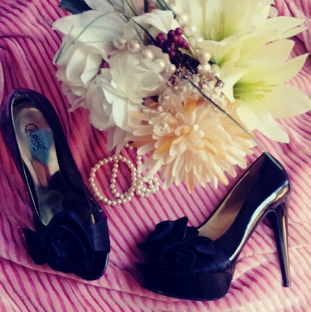 Carlos Santana Patent leather Open-Toe Pumps